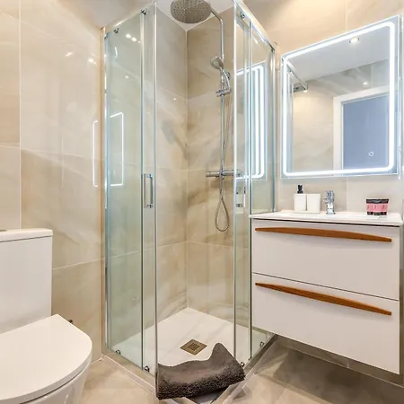 Luxury Paraiso Apartment