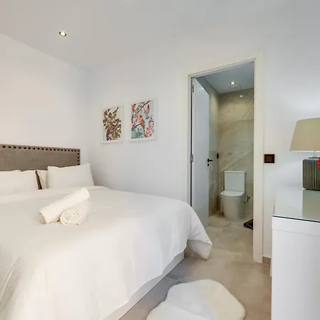 Luxury Paraiso Apartment